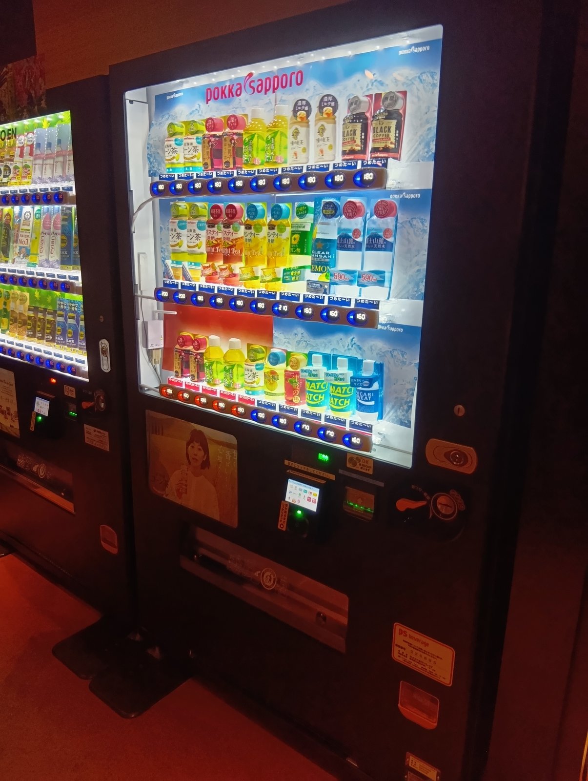各階の自動販売機(新橋演舞場にて)