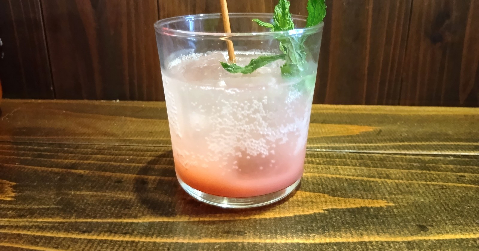 桃のソーダ(Cafe EVERGREENにて)